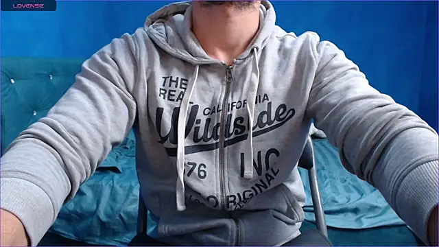 Snapshot of alex_blu chatting on 8, 10, 2025 alex blu online show from 8, 10, 2025