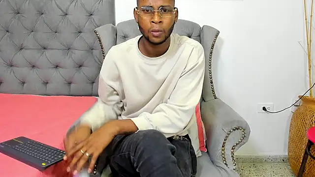 Snapshot of santhi_lee chatting on 5, 2, 2025 santhi lee online show from 5, 2, 2025