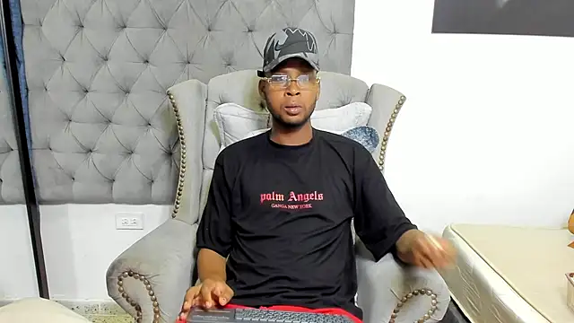 Snapshot of santhi_lee chatting on 20, 2, 2025 santhi lee online show from 20, 2, 2025