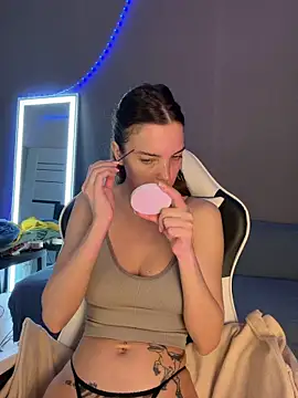 julia fly online show from 28, 2, 2026