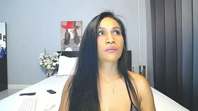 Snapshot of Hotbeebee chatting on 6, 2, 2025 Hotbeebee online show from 6, 2, 2025