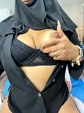 Snapshot of Jameela chatting on 1, 12, 2024 Jameela online show from 1, 12, 2024