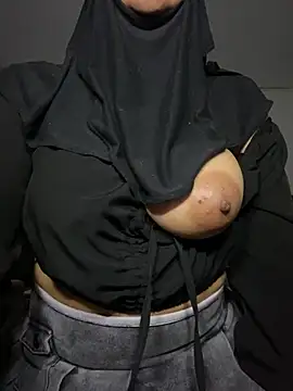 Snapshot of Jameela chatting on 21, 1, 2025 Jameela online show from 21, 1, 2025