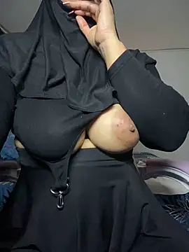 Snapshot of Jameela chatting on 7, 2, 2025 Jameela online show from 7, 2, 2025