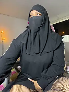 Snapshot of Jameela chatting on 6, 3, 2025 Jameela online show from 6, 3, 2025