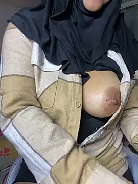 Snapshot of Jameela chatting on 8, 3, 2025 Jameela online show from 8, 3, 2025