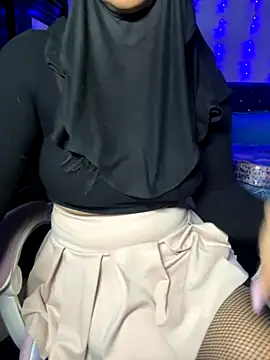 Snapshot of Jameela chatting on 2, 11, 2025 Jameela online show from 2, 11, 2025