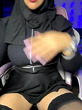 Snapshot of Jameela chatting on 3, 11, 2025 Jameela online show from 3, 11, 2025