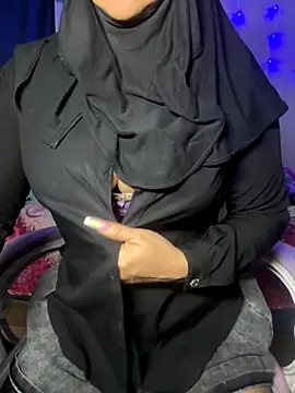 Snapshot of Jameela chatting on 12, 11, 2025 Jameela online show from 12, 11, 2025