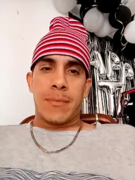 Snapshot of LarryCapija chatting on 10, 10, 2025 LarryCapija online show from 10, 10, 2025