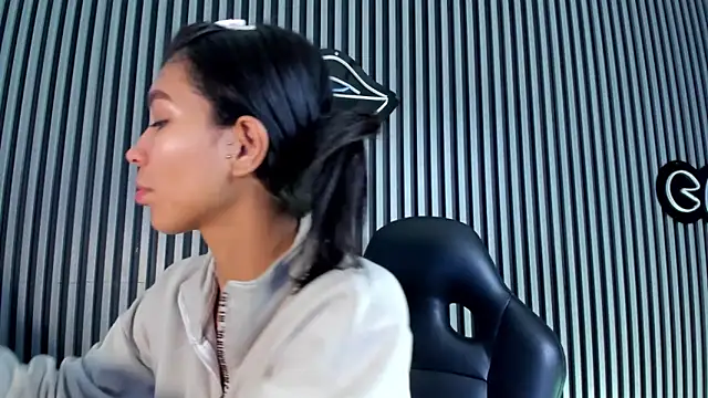 LauraAristizabal online show from 20, 2, 2025