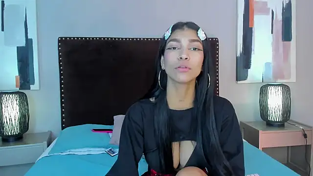 LauraAristizabal online show from 4, 3, 2025