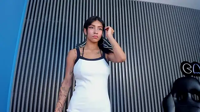 LauraAristizabal online show from 22, 3, 2025