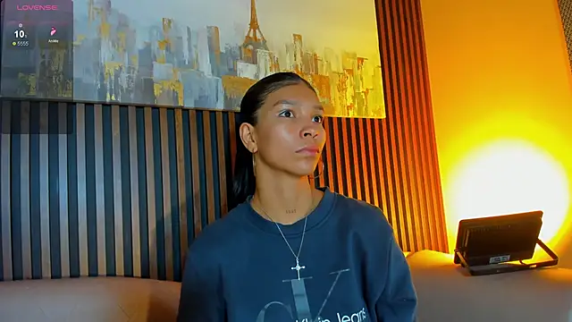 LauraAristizabal online show from 5, 3, 2026