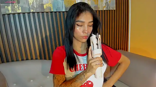 LauraAristizabal online show from 20, 3, 2026