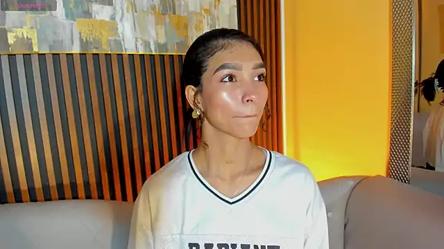 LauraAristizabal online show from 25, 3, 2026