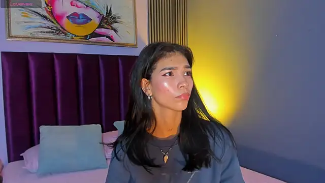 LauraAristizabal online show from 8, 4, 2026