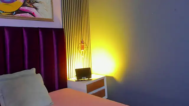 LauraAristizabal online show from 11, 4, 2026