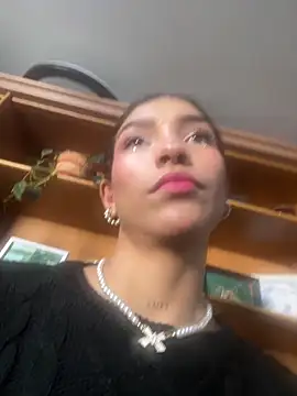LauraAristizabal online show from 30, 4, 2026
