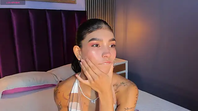 LauraAristizabal online show from 5, 5, 2026