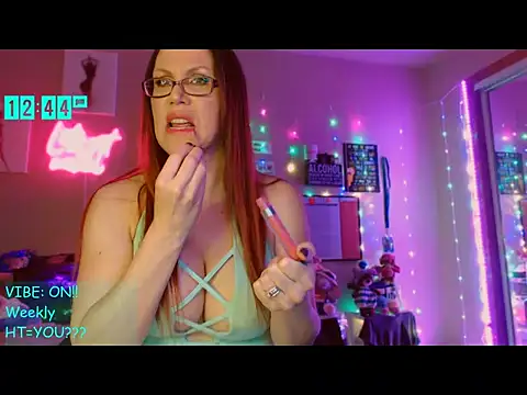Snapshot of EmmaIsHere chatting on 25, 6, 2026 EmmaIsHere online show from 25, 6, 2026