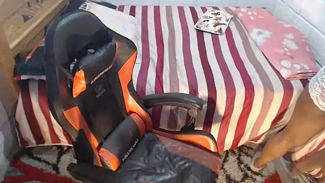 sexyjustin202 online show from 4, 2, 2025