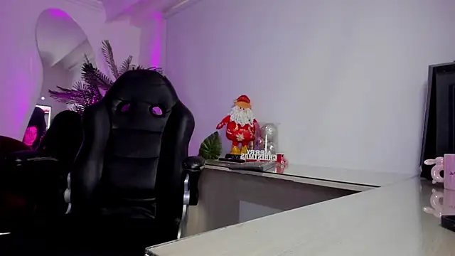 Meghan320 online show from 2, 12, 2025