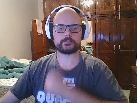 Snapshot of SuyNey chatting on 11, 9, 2025 SuyNey online show from 11, 9, 2025