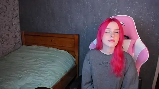 Snapshot of DavidAndSophie chatting on 15, 12, 2024 DavidAndSophie online show from 15, 12, 2024