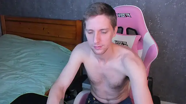 Snapshot of DavidAndSophie chatting on 18, 12, 2024 DavidAndSophie online show from 18, 12, 2024