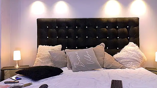 MiahWindsor online show from 4, 12, 2024