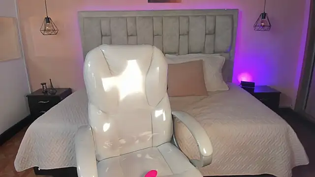 Snapshot of Stefhanyblow chatting on 13, 9, 2025 Stefhanyblow online show from 13, 9, 2025