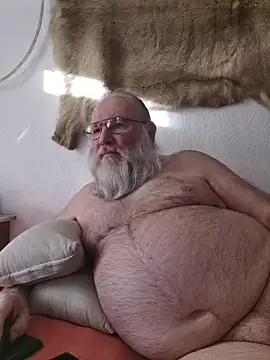 Snapshot of SexySantaC chatting on 8, 4, 2026 SexySantaC online show from 8, 4, 2026