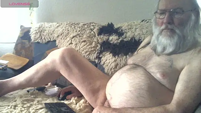 Snapshot of SexySantaC chatting on 13, 4, 2026 SexySantaC online show from 13, 4, 2026