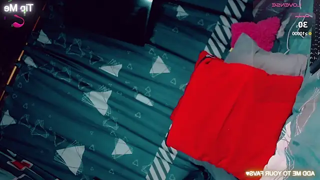 Snapshot of CharlotteBigCock chatting on 31, 10, 2025 CharlotteBigCock online show from 31, 10, 2025