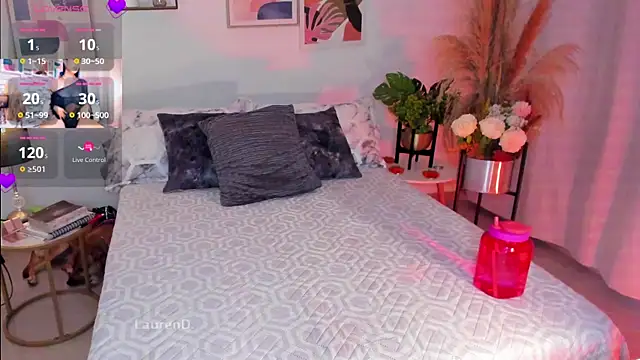 Snapshot of Misslaurenn chatting on 8, 3, 2025 Misslaurenn online show from 8, 3, 2025