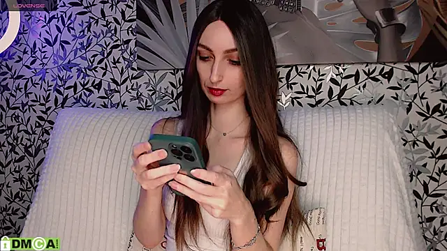 Snapshot of _Amelle_ chatting on 24, 11, 2025 Amelle online show from 24, 11, 2025