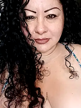 Snapshot of hazel_milf chatting on 3, 3, 2025 hazel milf online show from 3, 3, 2025