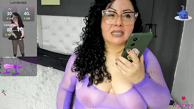 Snapshot of hazel_milf chatting on 21, 11, 2025 hazel milf online show from 21, 11, 2025