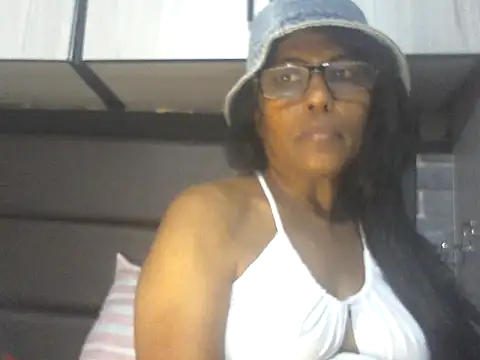 Snapshot of MsAttitude chatting on 22, 4, 2026 MsAttitude online show from 22, 4, 2026