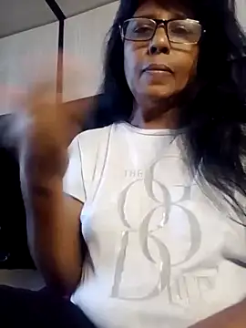 Snapshot of MsAttitude chatting on 6, 5, 2026 MsAttitude online show from 6, 5, 2026