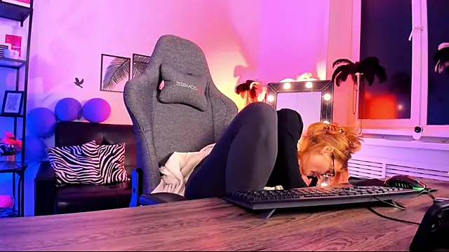 Snapshot of MistyBarnes chatting on 5, 1, 2025 MistyBarnes online show from 5, 1, 2025