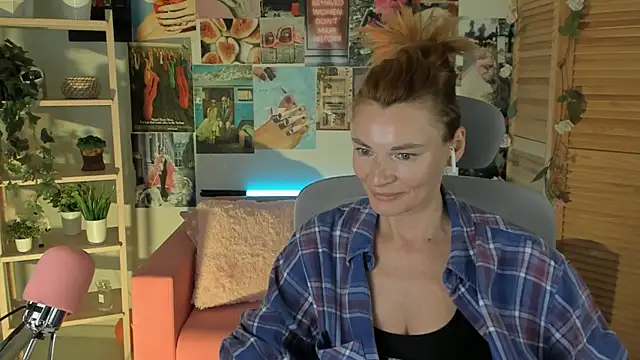 Snapshot of MistyBarnes chatting on 2, 3, 2025 MistyBarnes online show from 2, 3, 2025