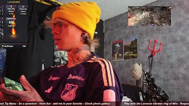 Snapshot of AcidMilo chatting on 22, 10, 2025 AcidMilo online show from 22, 10, 2025