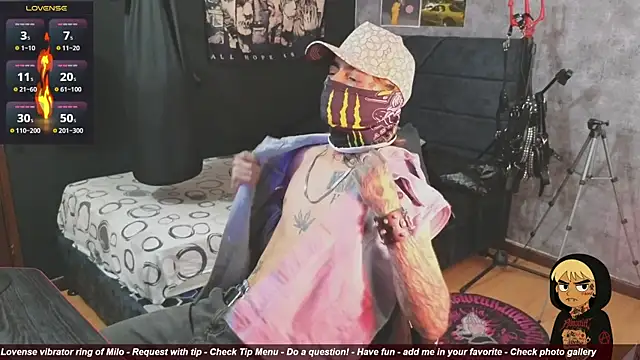 Snapshot of AcidMilo chatting on 16, 11, 2025 AcidMilo online show from 16, 11, 2025