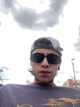 Snapshot of AcidMilo chatting on 27, 11, 2025 AcidMilo online show from 27, 11, 2025