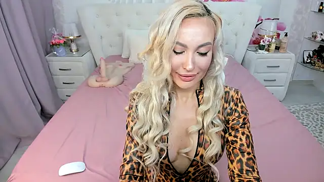 Snapshot of HottieSweetBritney chatting on 17, 4, 2026 HottieSweetBritney online show from 17, 4, 2026