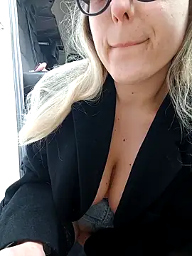 dolcehelena993 online show from 7, 3, 2026