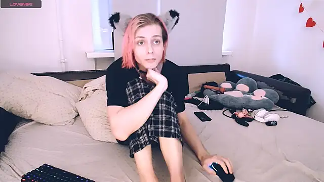 Littlepinkcat online show from 6, 4, 2026