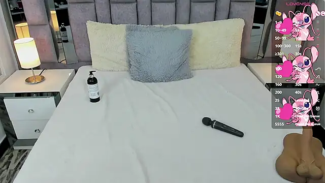 Snapshot of EMMAHILL1 chatting on 3, 2, 2025 EMMAHILL1 online show from 3, 2, 2025